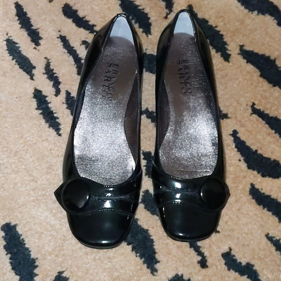 Black patent leather flats with big button flap - Picture 2 of 7